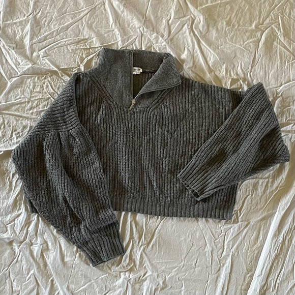 Relaxed crop knit sweater with half zip high neck in gray - Picture 4 of 7